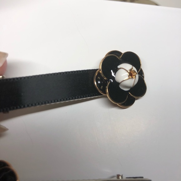 Camellia Flower Hair Ties/Clips - Picture 3 of 7